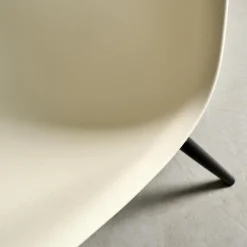 2er-Set Eames Plastik Side Chair DSW Sitzschale Kunststoff Kieselstein Gestell Ahorn Schwarz Lackiert