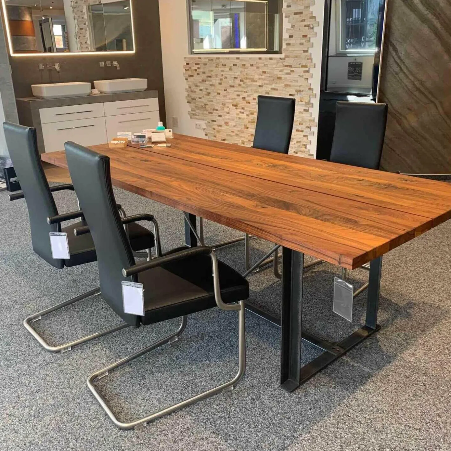 4er-Set Kragstuhl D26 1 PE Leder Schwarz Gestell Tube Aplati