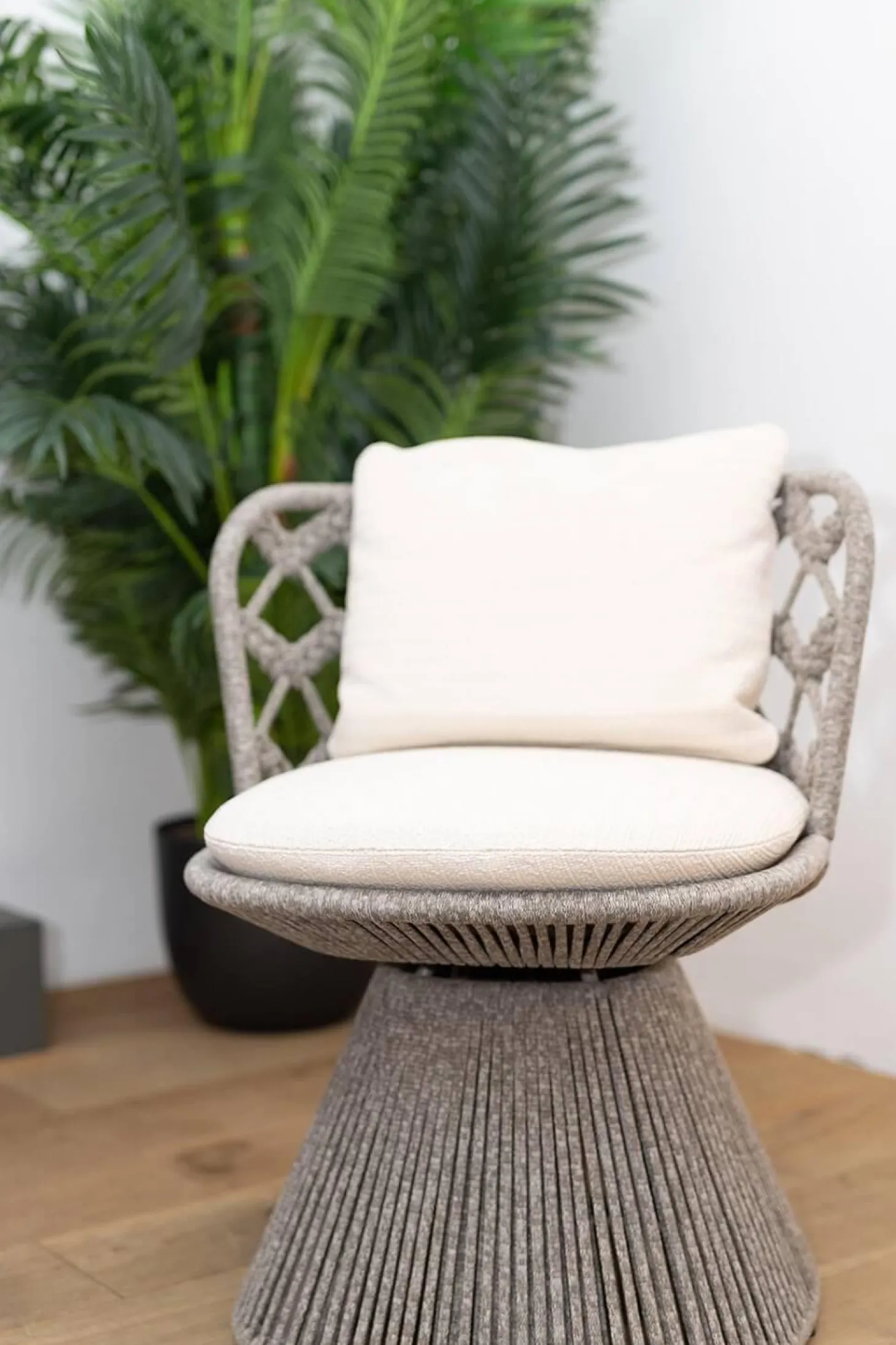 4er-Set Outdoorstuhl Flair Bezug Stoff Lilia Weiß Geflecht Taubengrau Gestell Tortora Lackiert