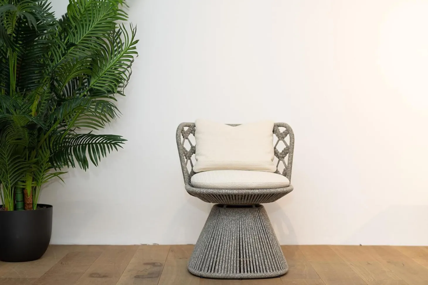 4er-Set Outdoorstuhl Flair Bezug Stoff Lilia Weiß Geflecht Taubengrau Gestell Tortora Lackiert