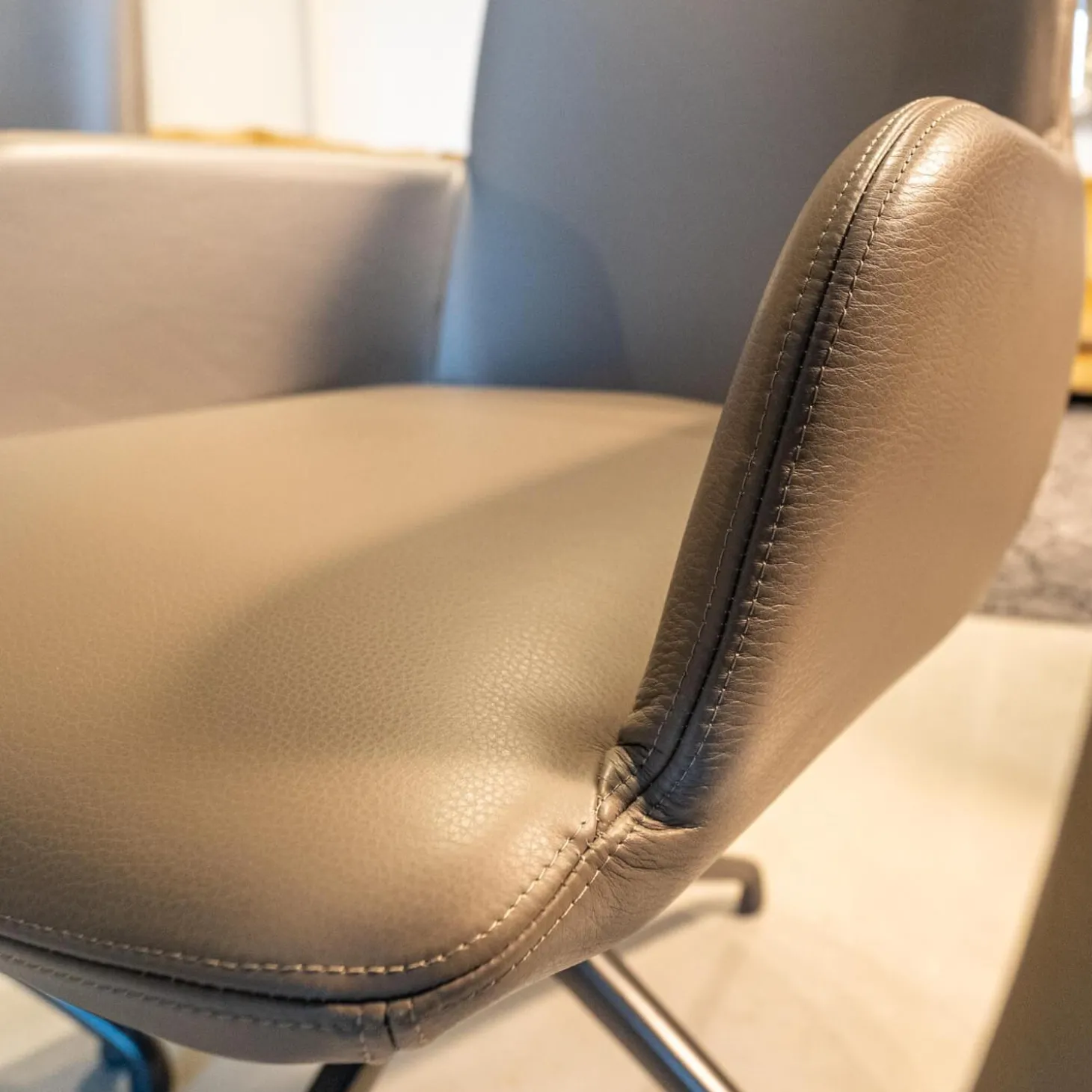 6er-Set Stühle Materia Soft Leder Cristal mit Drehgestell