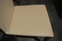 4er-Set Stühle Sando 2 Leder Altweiß Gestell Nussbaum Natur Geölt