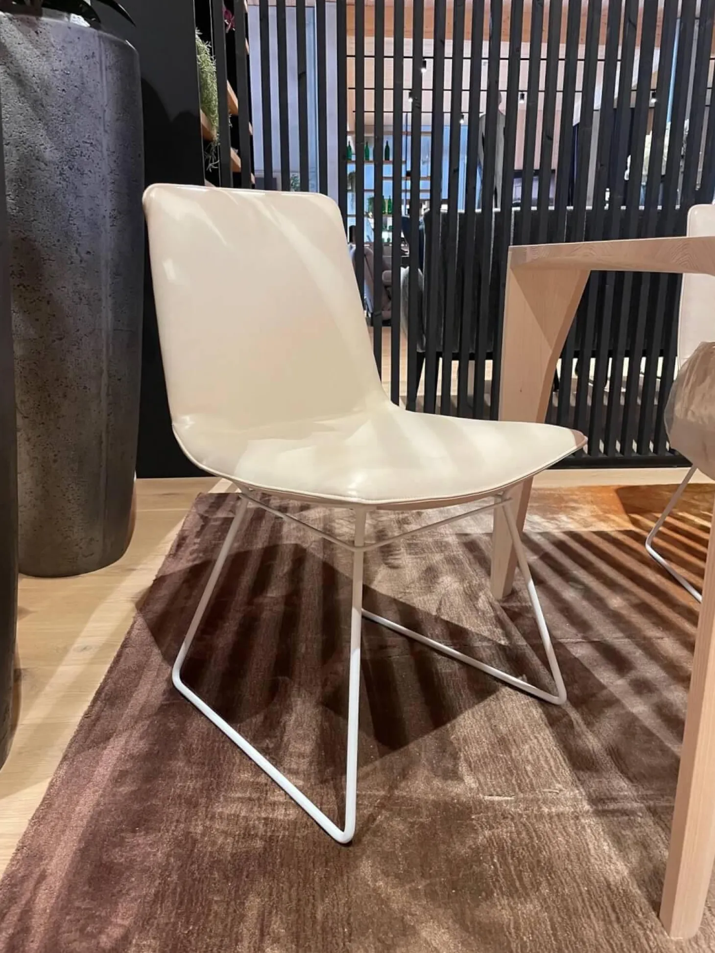 6er-Set Stuhl Amelie Leder Oman Taupe Creme Gestell Weiß Pulverbeschichtet