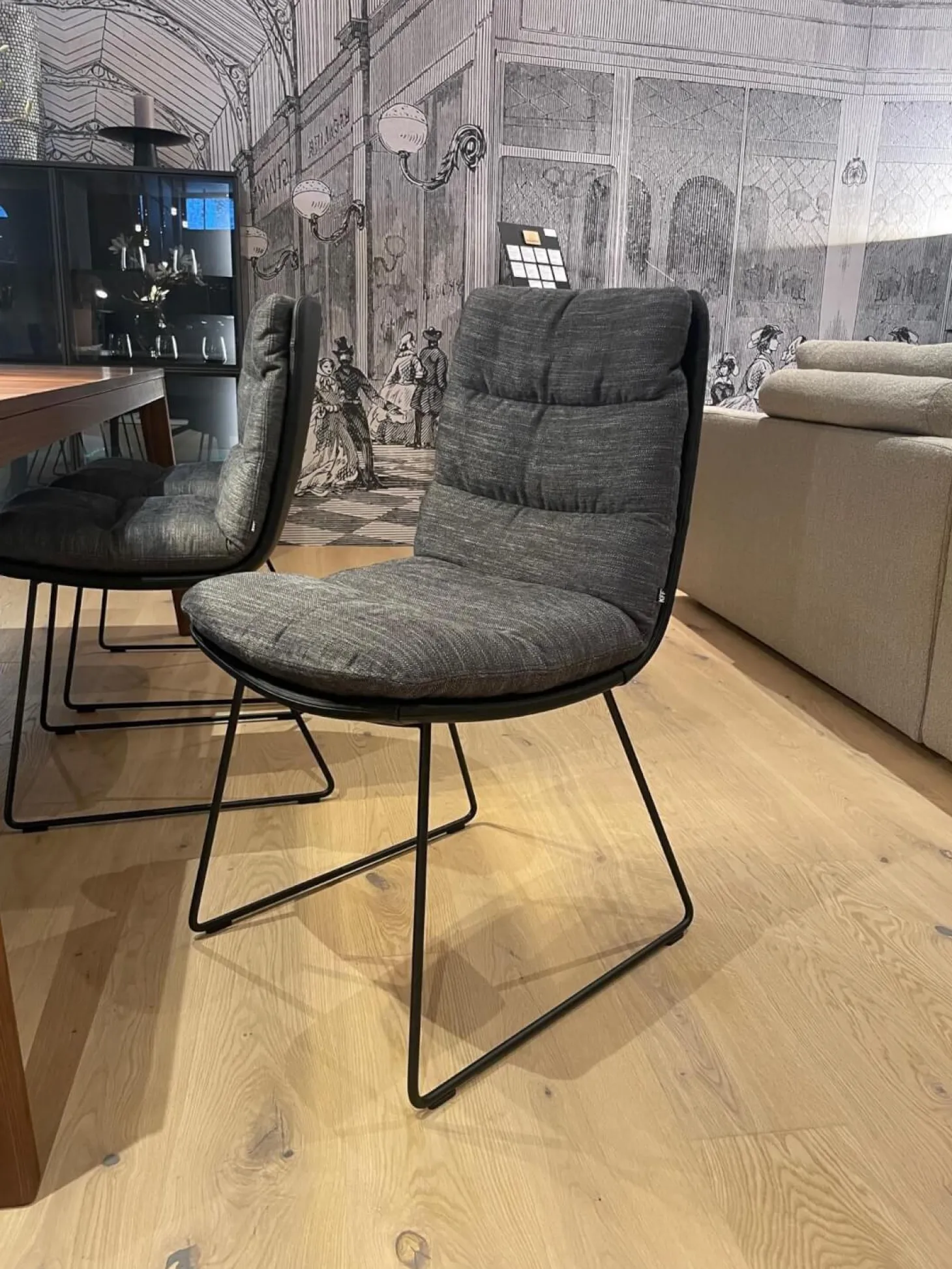 7er-Set Stuhl Arva Rücken Leder Milano Schwarz Sitz Stoff Danubio Dunkelgrau