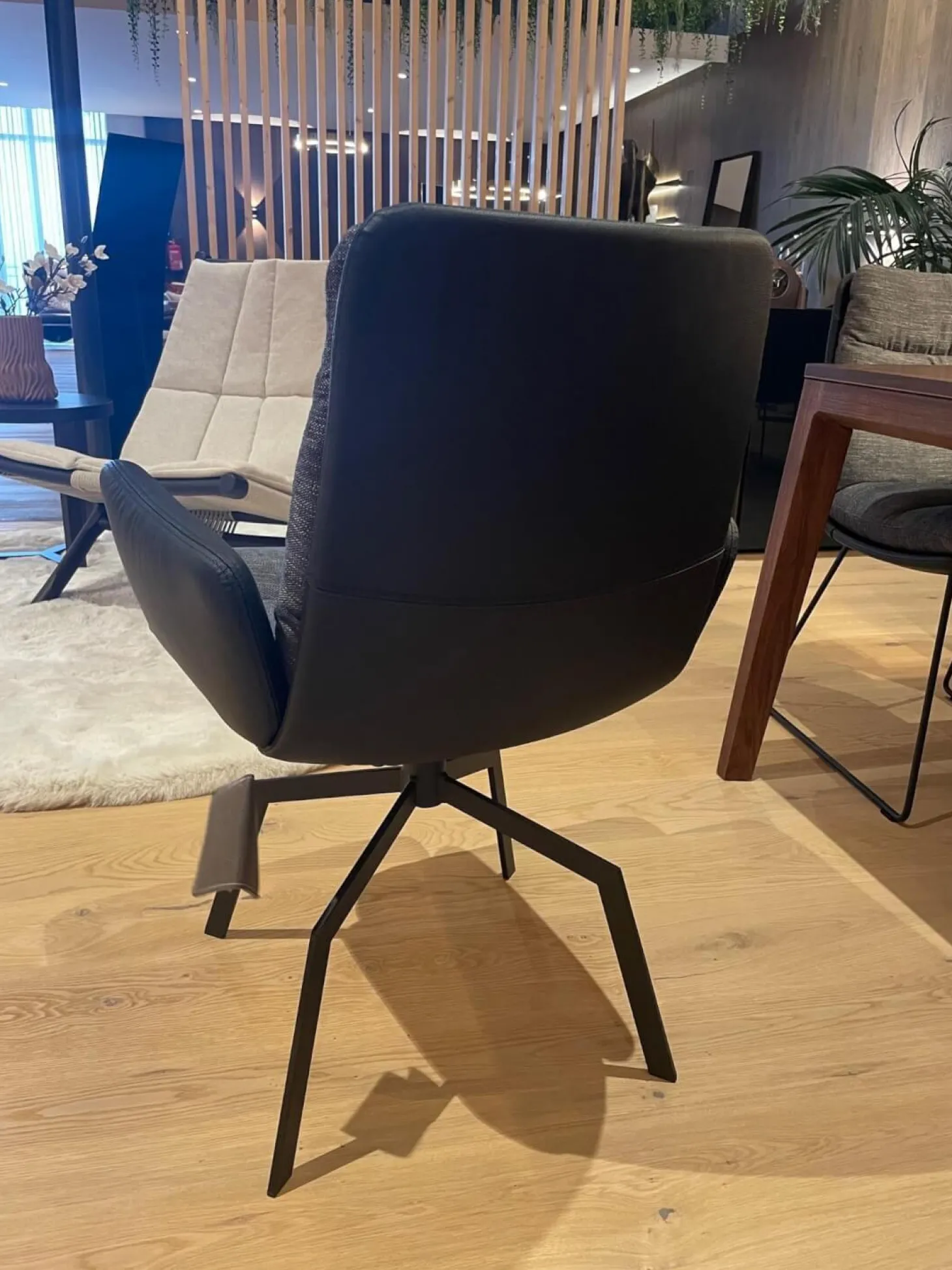 7er-Set Stuhl Arva Rücken Leder Milano Schwarz Sitz Stoff Danubio Dunkelgrau