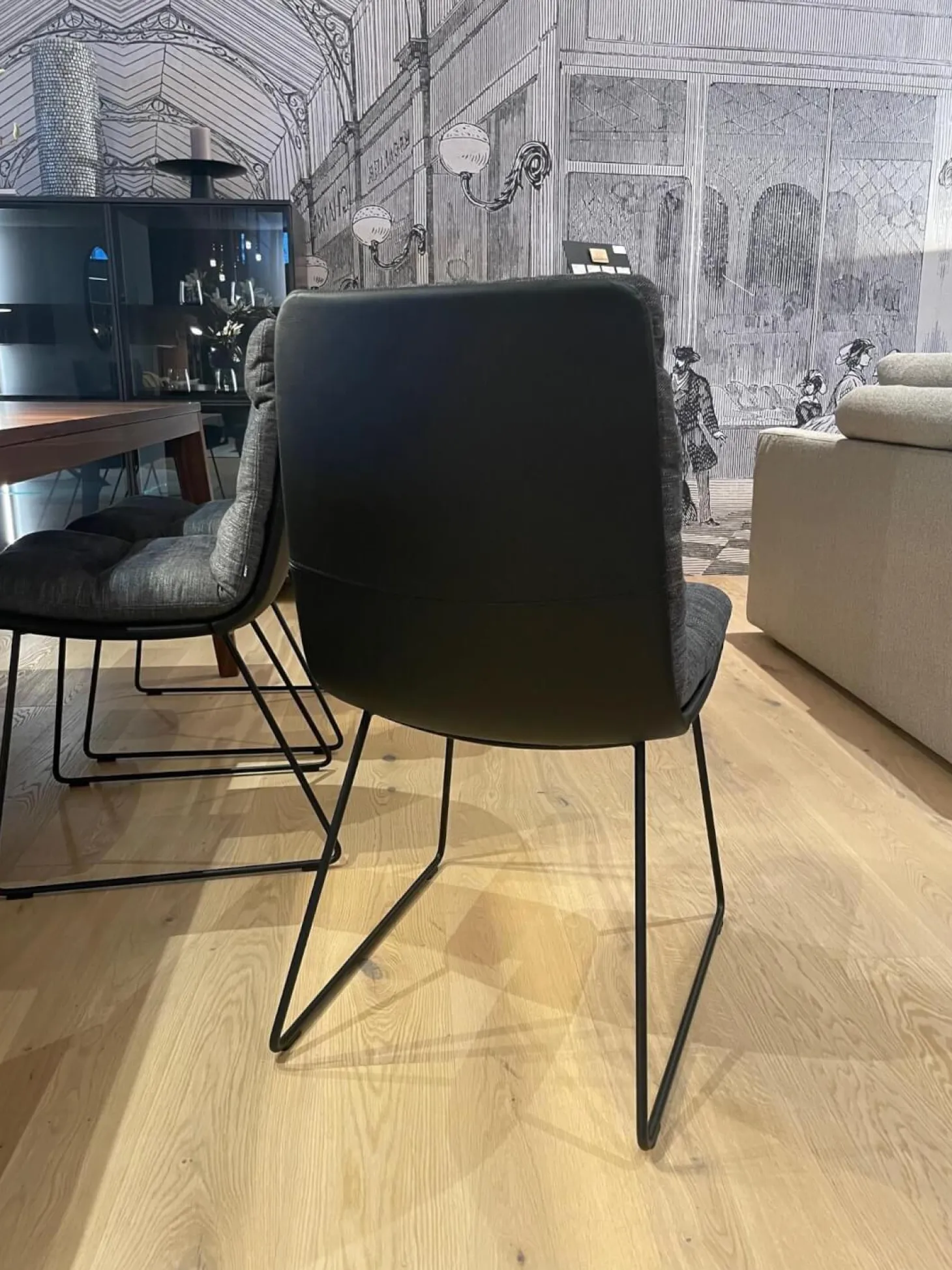 7er-Set Stuhl Arva Rücken Leder Milano Schwarz Sitz Stoff Danubio Dunkelgrau