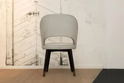 4er-Set Stuhl Colette Bezug Leder Kashmir Nuage Hellgrau Gestell Buche Wengefarben Gebeizt