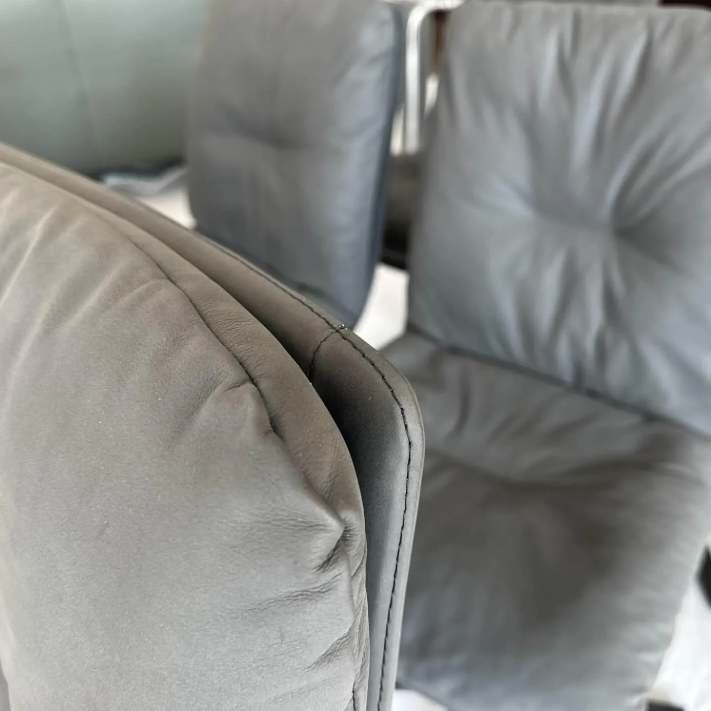 6er-Set Stuhl D 27 Leder Nubuk Touch 5617 Schwarz Drehgestell Metall Schwarz Pulverbeschichtet