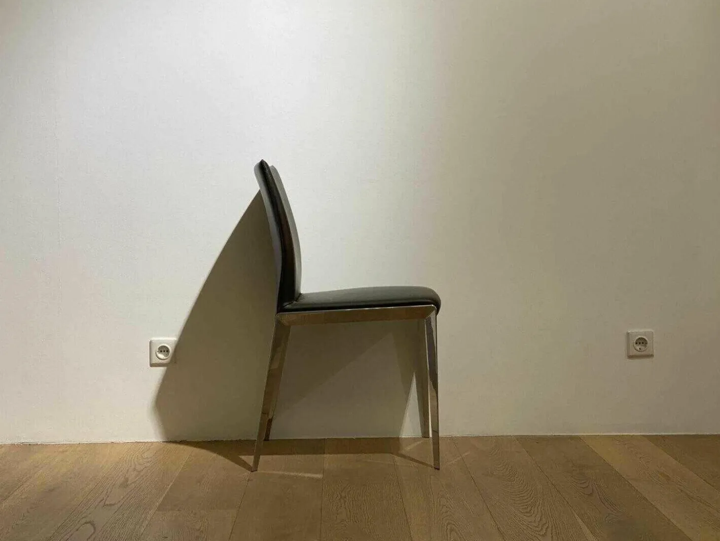 4er-Set Stuhl Dart Leder Braun Mocca Gestell Aluminiumdruckguss Hochglanz