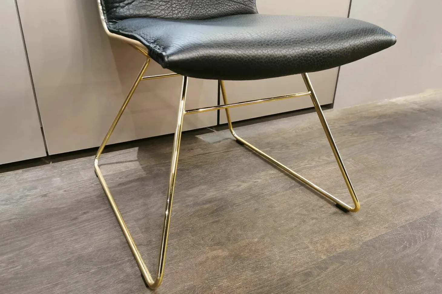 2er-Set Stuhl DS-0515 Leder Neck Blackk Schwarz Gestell Goldfarben