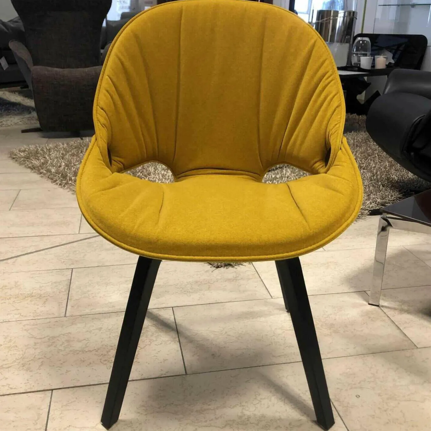 4er-Set Stuhl Flat 4NH Stoff Senf Holzfuß Esche Schwarz