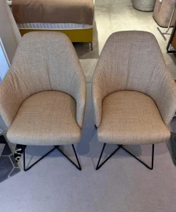 2er-Set Stuhl Flow Dining Stoff Dedar Lutetia Jute Dunkelbeige Drahtuntergestell Tiefschwarz