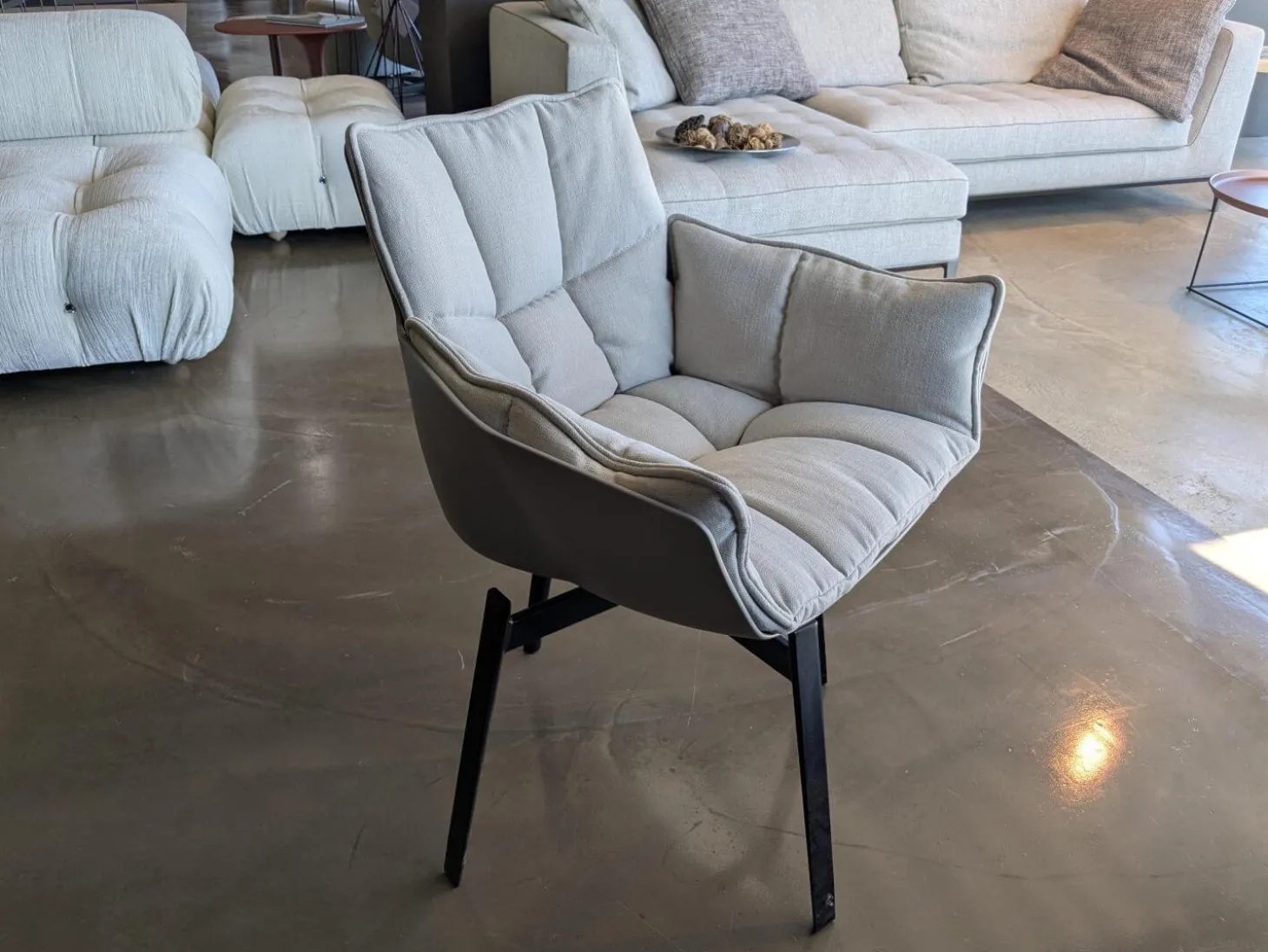 4er-Set Stuhl Husk Stoff Asolo Bastfarben Gestell Schwarz