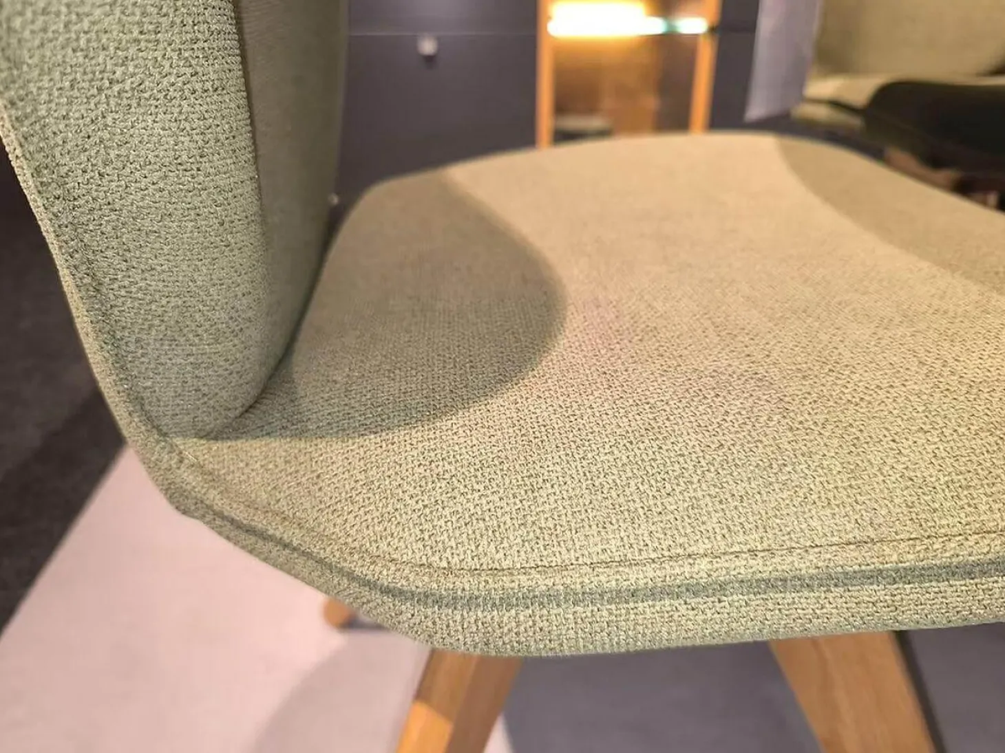 4er-Set Stuhl Linea Dining Trend Time Stoff Malera L Olive Grün Gestell Wildeiche Geölt Fest