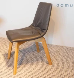 4er-Set Stuhl Lui Leder L1 Schwarzbraun Gestell Eiche Naturöl