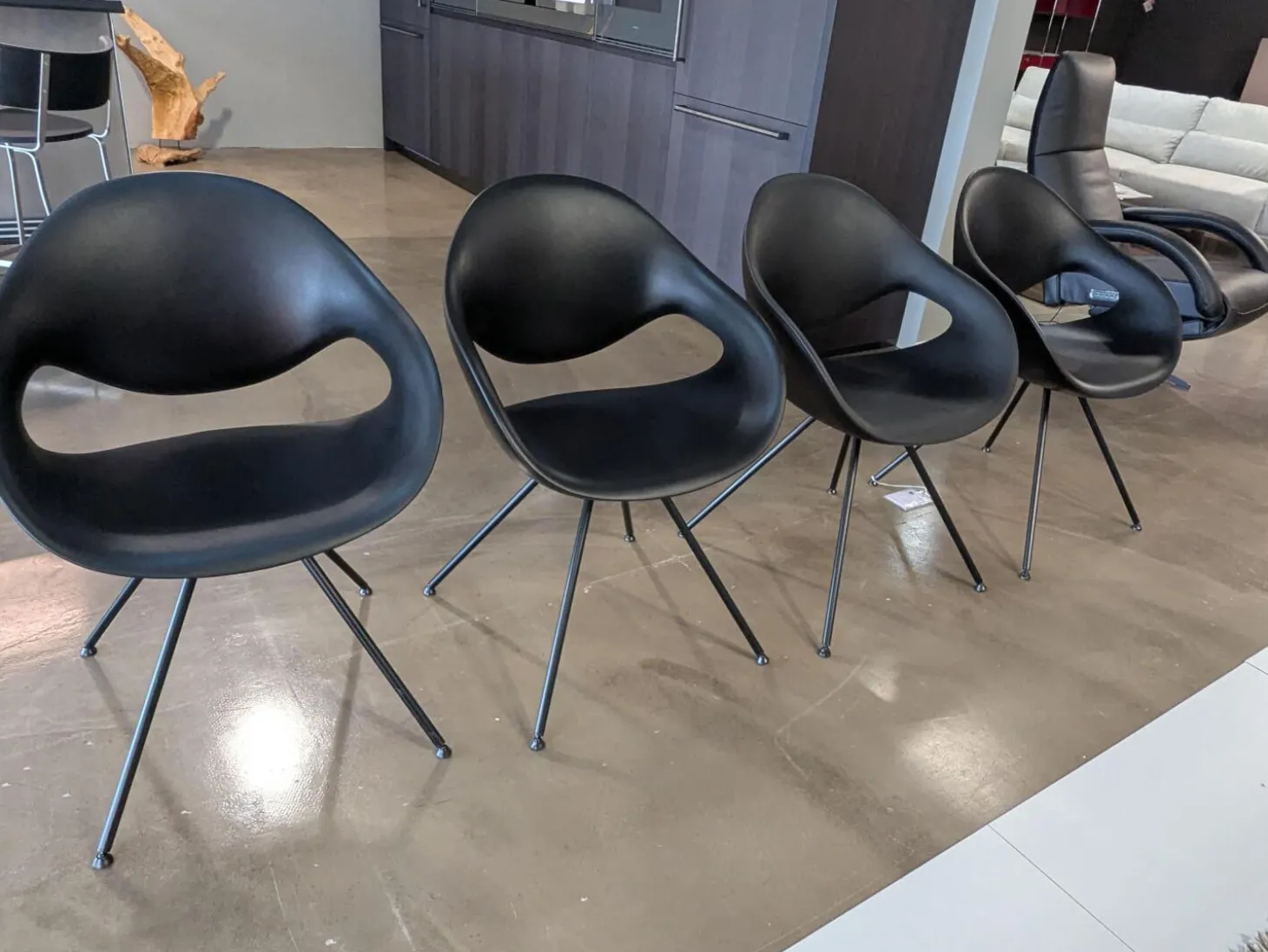 4er-Set Stuhl Moon Integralschaum Schwarz Füße Schwarz