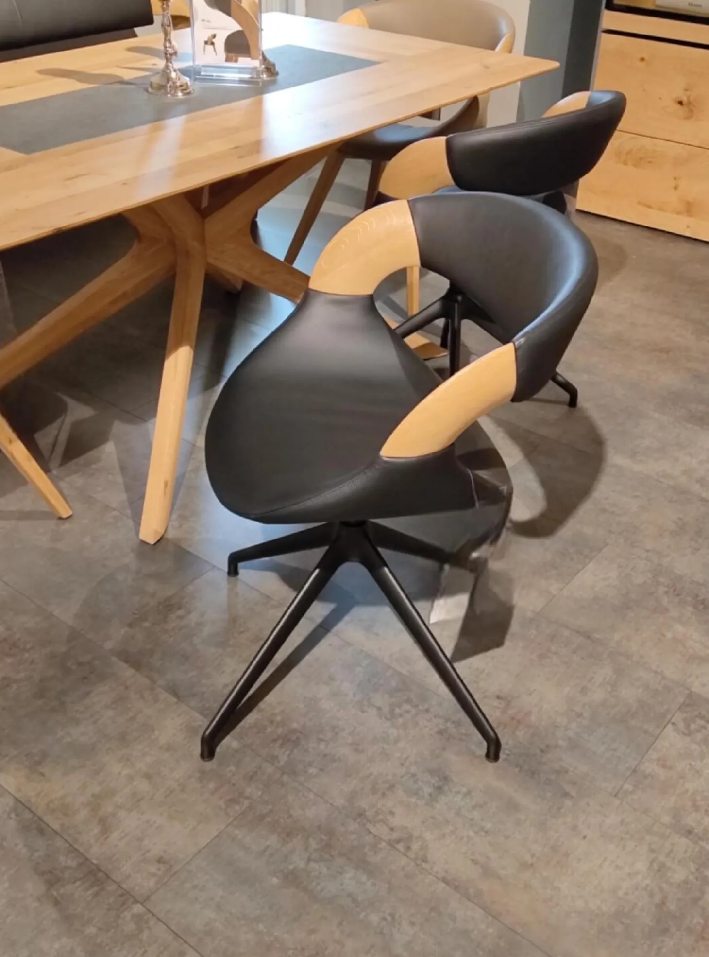 4er-Set Stuhl V-Alpin Leder SAGP76 Schwarz Und SAGP78 Stone Grau Gestell Eiche Altholz