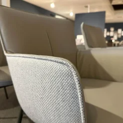 6er-Stuhlset K-Stu 655 + RSA-Stu 655 Koprus In Leder 38.101 Steingrau Rückenschale In Stoff 28.101 Signalgrau/Taubenblau Meliert Gestell Vierfuß Rundrohr Stahl Glatt Pulverbeschichtet Seidenmatt Umbragrau