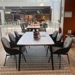 Essgruppe 900 600 Tischplatte Amerikanischer Nussbaum Gestell Schwarz Lackiert Stuhl Stoff Schwarz Weiß Gemustert Stahlgestell Schwarz Pulverbeschichtet