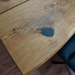 Essgruppe 18 Hundert Kuffentisch Rustikale Asteiche Hartwachsöl Natur Äste Gestell RAL7021 Schwarzgrau Mit 4 Stativstühlen Ohne Deko