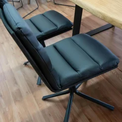 Essgruppe 18 Hundert Kuffentisch Rustikale Asteiche Hartwachsöl Natur Äste Gestell RAL7021 Schwarzgrau Mit 4 Stativstühlen Ohne Deko