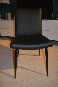 Essgruppe 812 Verkehrsschwarz Mit Stühlen 732 Leder 1 Nero