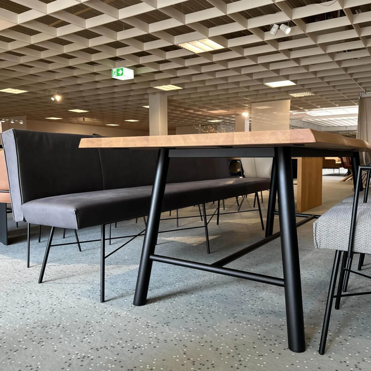 Essgruppe Berck Anise Aster Brown Eiche Astig Geölt Leder Twilight Anthrazit Gestell Lack Verkehrsschwarz