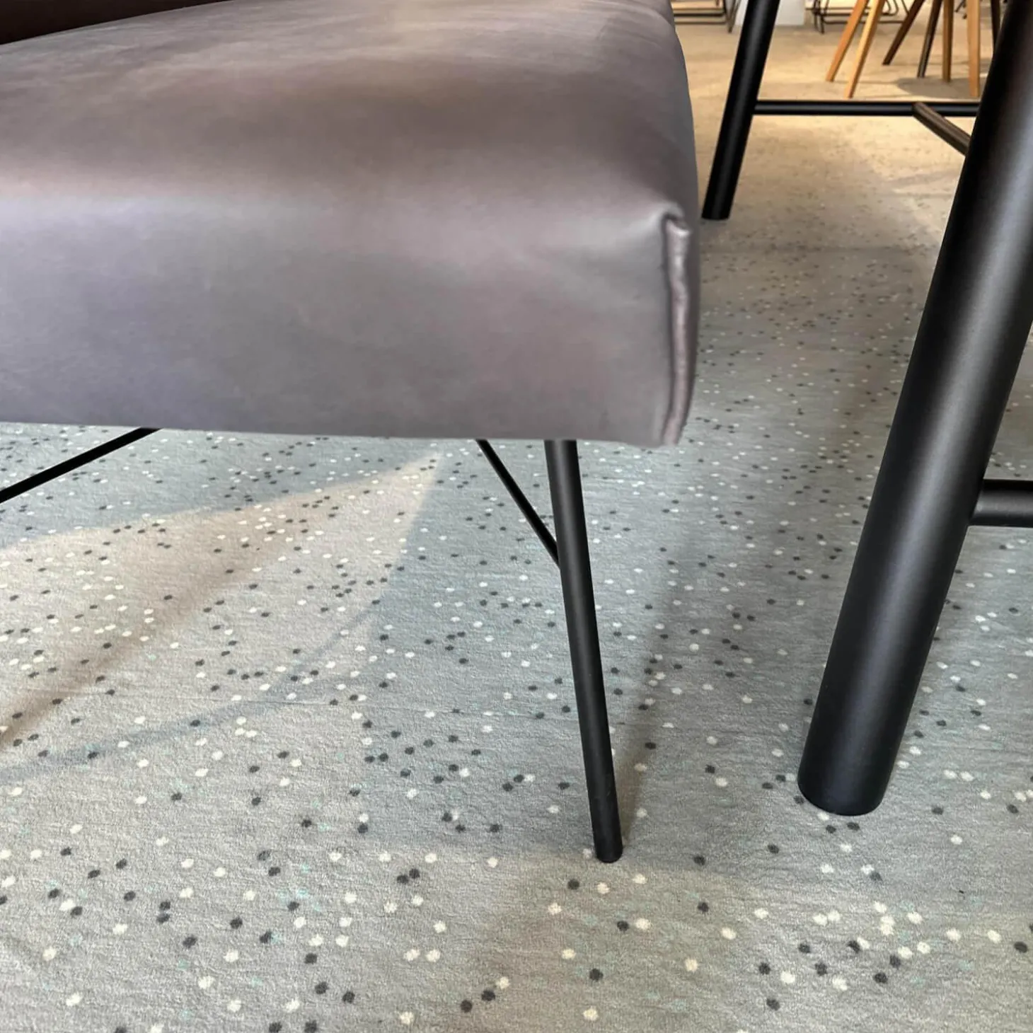 Essgruppe Berck Anise Aster Brown Eiche Astig Geölt Leder Twilight Anthrazit Gestell Lack Verkehrsschwarz