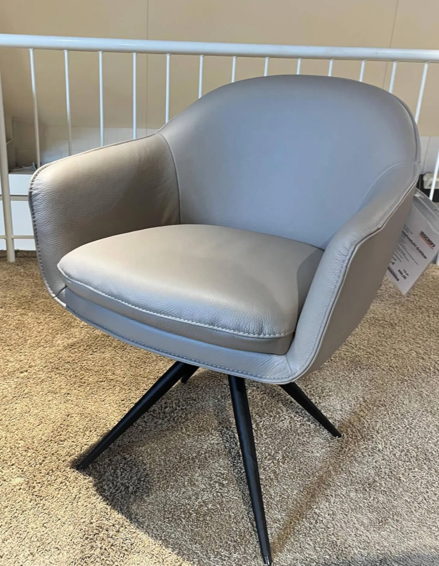 Essgruppe Calvia Bezug Leder Bronco 85 Light Grey Grau Gestell Metall Schwarz Strukturiert Ohne Tisch