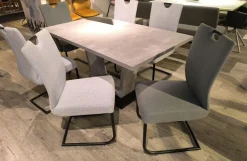 Essgruppe Dillan Stoff 921 Florida Silver Grau Und Stoff 929 Florida Grey Grau Gestell Eisen Schwarz Tisch Beton Dekor Grau
