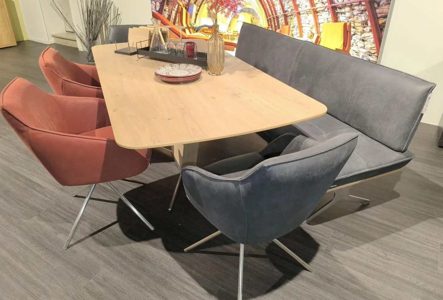 Essgruppe Dining System Leder A India Omega Grau Und Leder A India Chili Rot Tisch Wildeiche Bianco Furniert Fuß Metall