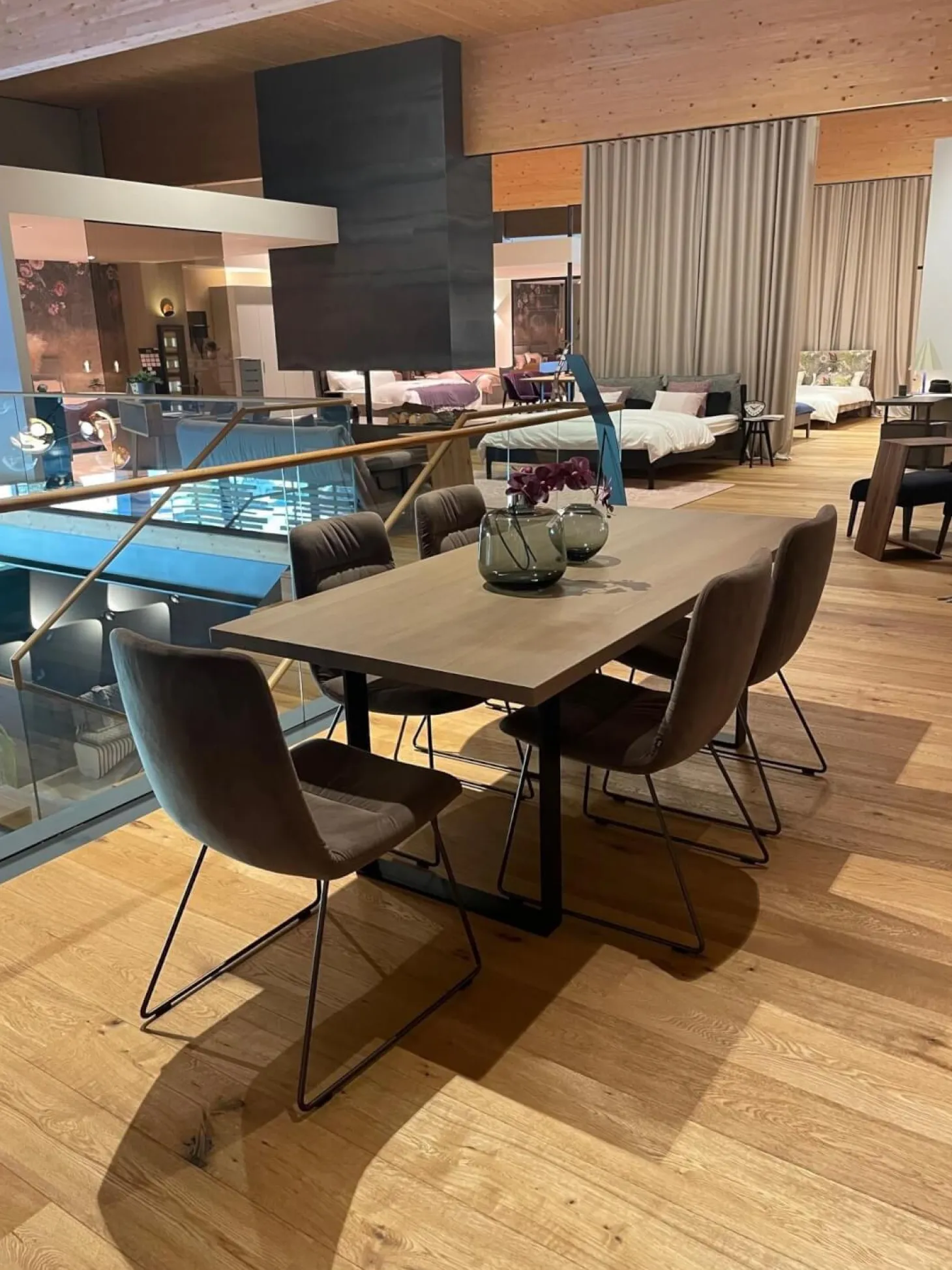 Essgruppe 4er-Stuhlset Arva Light Stühle Stoff Seven Liver Braun mit Tisch Schreinergefertigt