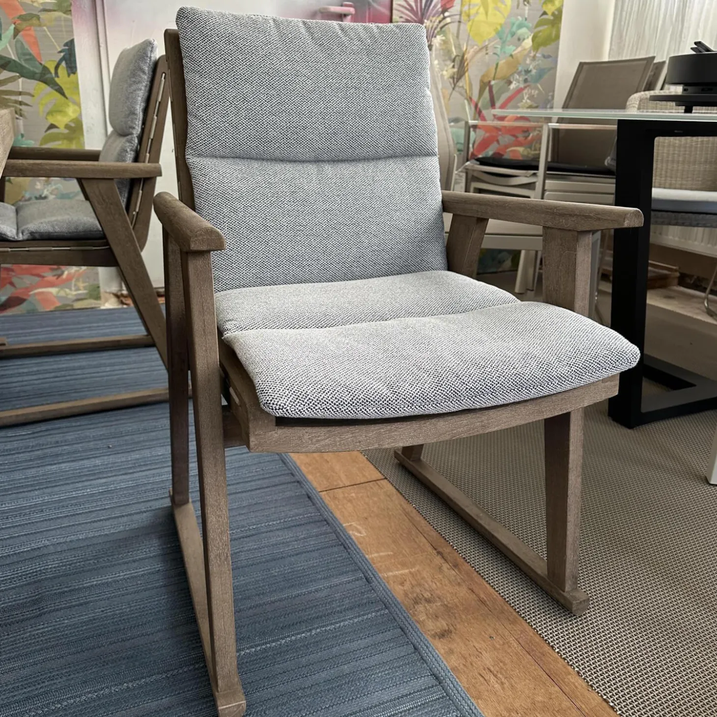 Essgruppe Gio Outdoor Teak Antique Grey Stühle Bezug Stoff Ecate Blau Weiß