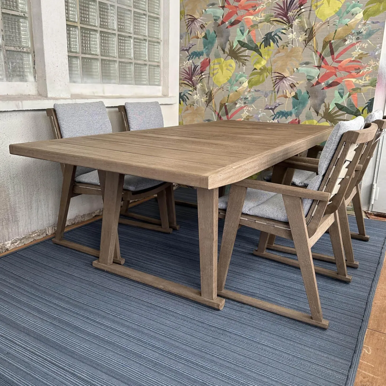 Essgruppe Gio Outdoor Teak Antique Grey Stühle Bezug Stoff Ecate Blau Weiß