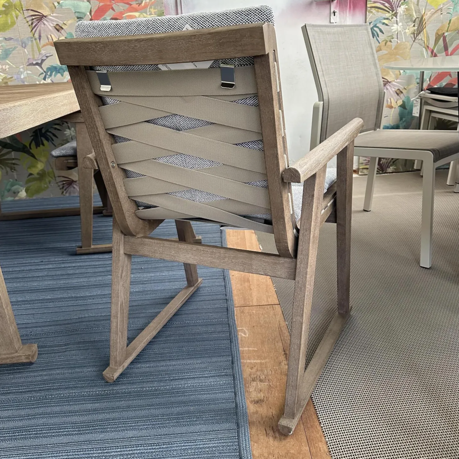 Essgruppe Gio Outdoor Teak Antique Grey Stühle Bezug Stoff Ecate Blau Weiß