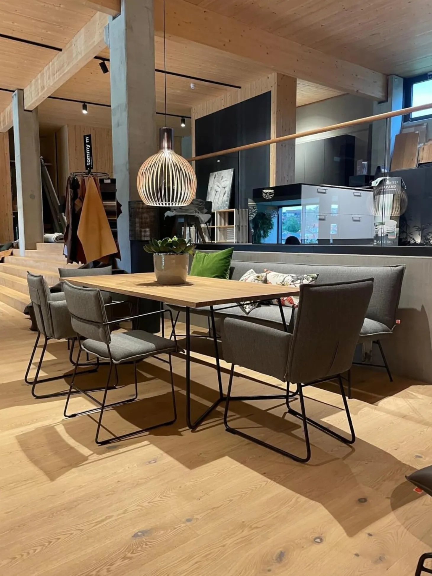 Essgruppe Jess Design Tisch Charles Eiche mit Bank und 4 Stühlen