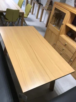 Essgruppe Modell Homebanking 800 Kernbuche Natur mit Bank und Hocker