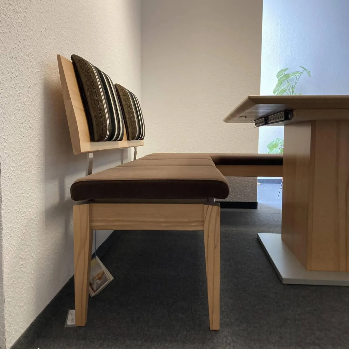 Essgruppe Modell Multisit mit 1 Säulentisch 2 Bänke 2 Stühle mit Funktion