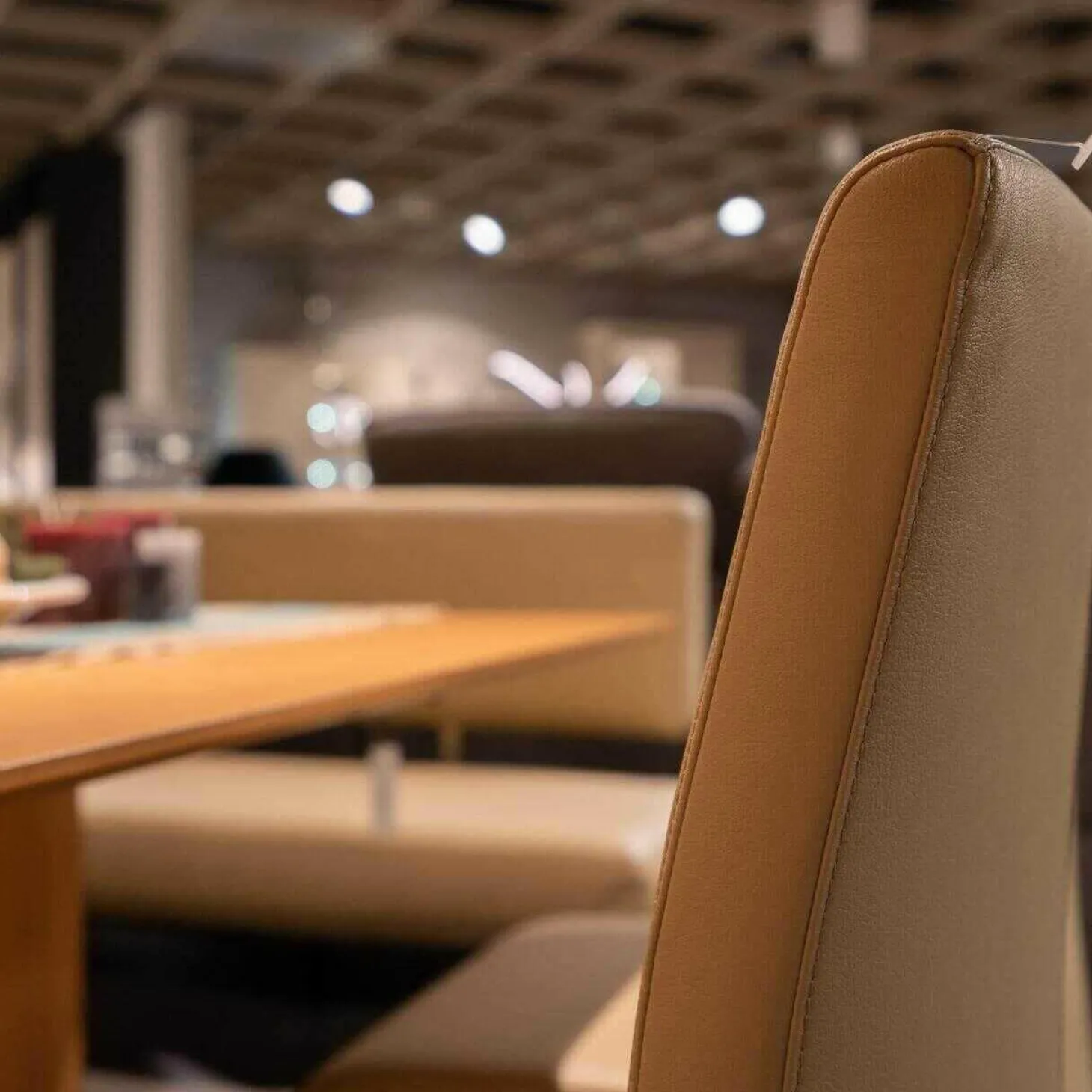 Essgruppe MR 2000 Tisch Kernbuche Geölt Sockel Granit Mit Bank Und 2 Freischwingern