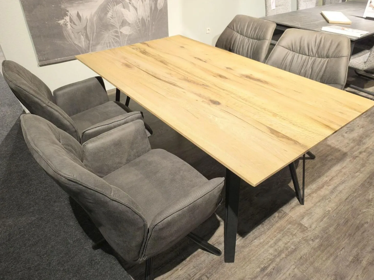 Essgruppe Taiga Tappas Sessel Stoff Aberdeen Anthrazit Gestell Eisen Schwarz Tisch Balkeneiche Natur Massiv