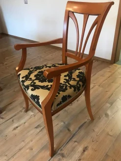 Essgruppe Tisch 3282 Kirschbaumfarbig Antik Mit Auszug Inklusive 6 Stühlen Milano Kirschbaumfarbig Antik Sitzbezug Stoff S3021 Musterung Beige Schwarz