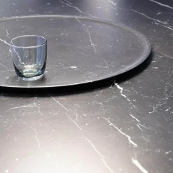 Essgruppe Tisch Astrum Marmor Maquinia Schwarz Matt mit 4 Stühlen Caratos