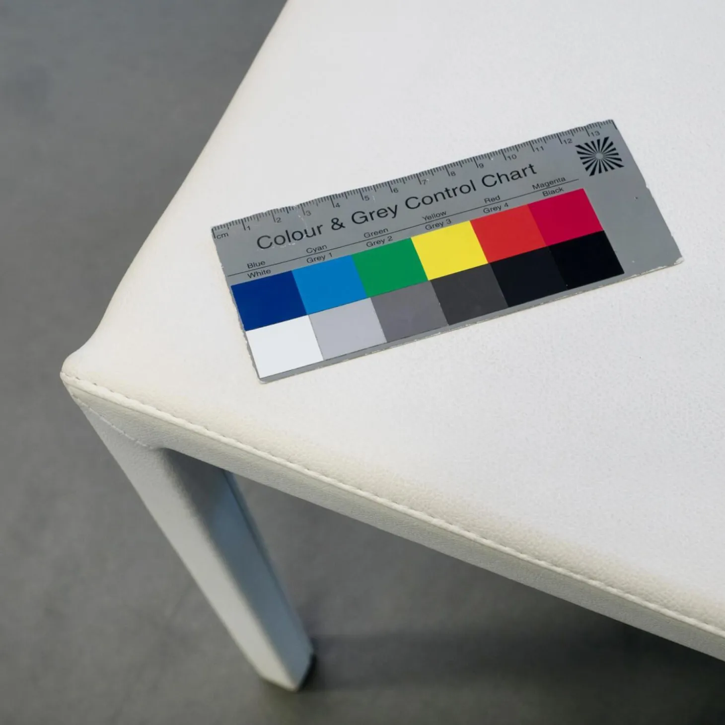 Essgruppe Tisch Chat Lack Weiß Glas Weiß Ausziehbar mit 4 Stühlen Weiß