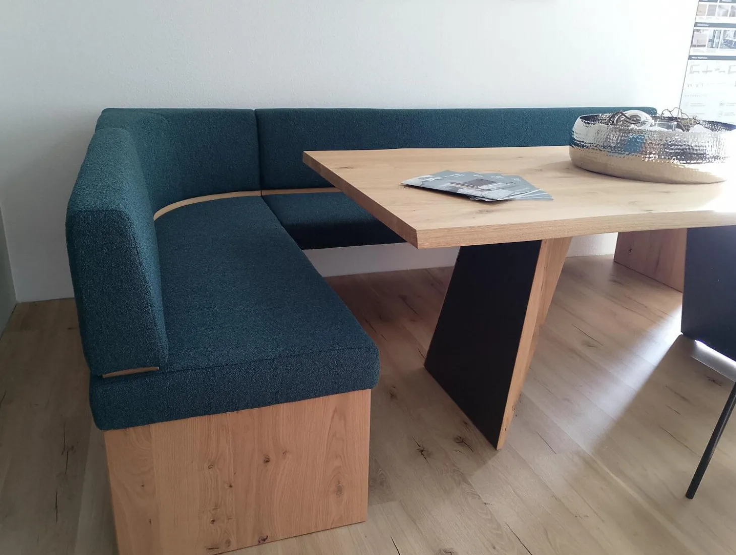 Essgruppe Vtektura Living Tisch Wildeiche Rustiko Schwarz Bank Und Stühle Stoff Select Mineralblau Und Schwarz Gestell Metall