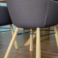 Essgruppe Z42 Kreuztisch Rustikale Asteiche Hartwachsöl Bianco Äste Kreuzgstell Holz Metall RAL7021 Schwarzgrau Mit 6 ZS110 Stühlen