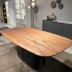 Esstisch 929 Platte Nussbaum Massiv Fuß Stahl Lackiert Verkehrsschwarz