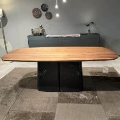 Esstisch 929 Platte Nussbaum Massiv Fuß Stahl Lackiert Verkehrsschwarz