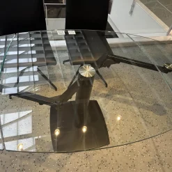 Esstisch 1136 Titan Platte Glas Klar Bombiert Sockel 4 Stahl Schwarz Beschichtet Bombiert