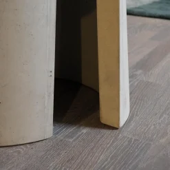 Esstisch Anto Asteiche Schieferschwarz Gespachtelt Gebürstet Grau Gekalkt Naturmatt Lackiert Fuß Beton Natur