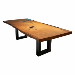 Esstisch Auckland Kauriholz mit Naturkanten Gefüllt mit Epoxyharz Gestell Natureisen Geölt